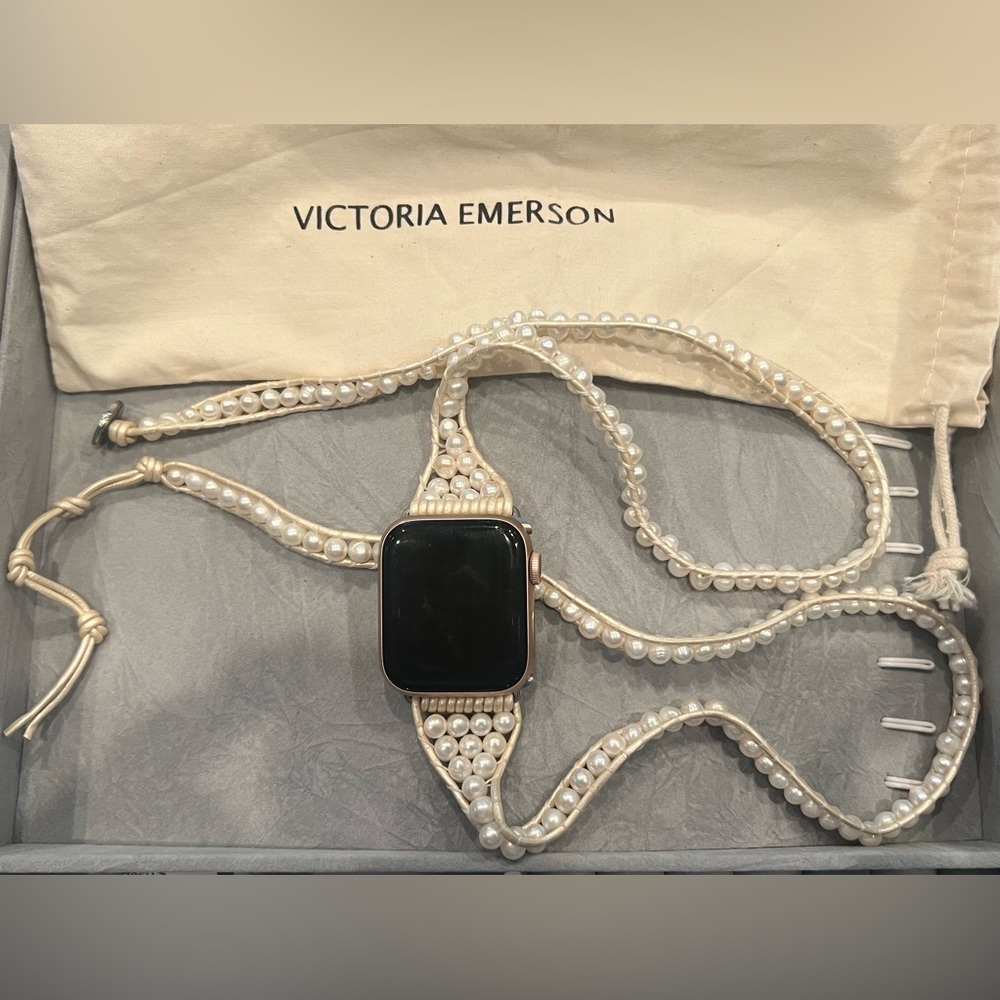 Victoria, Emerson pearl Apple Watch band